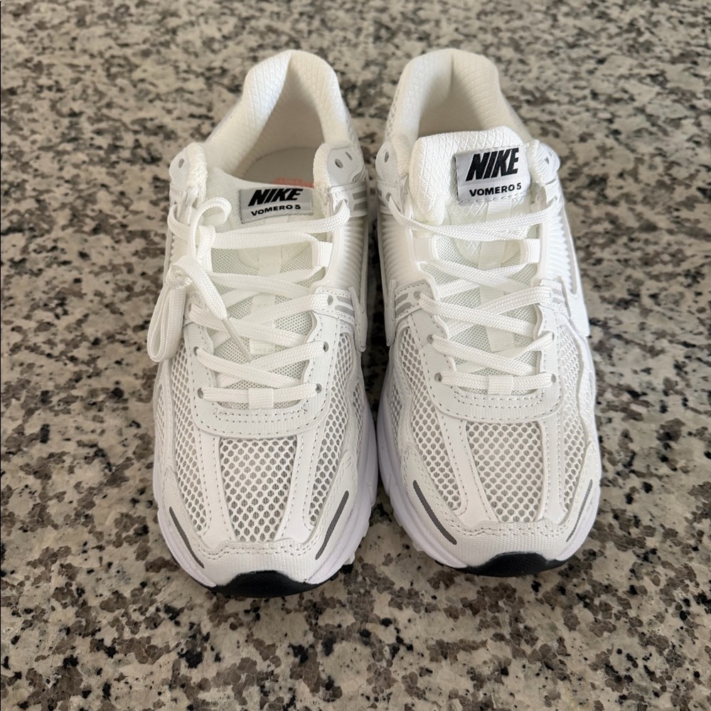 white women nike size 8 new never worn